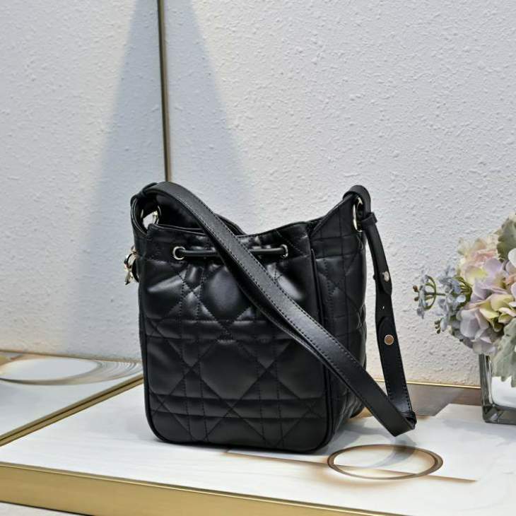Picture of Dior Handbags _SKUfw239234561fw